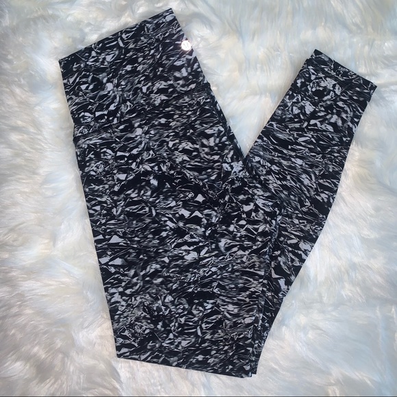 lululemon athletica Pants - Lululemon 28” Wunder Under Tights Size 10